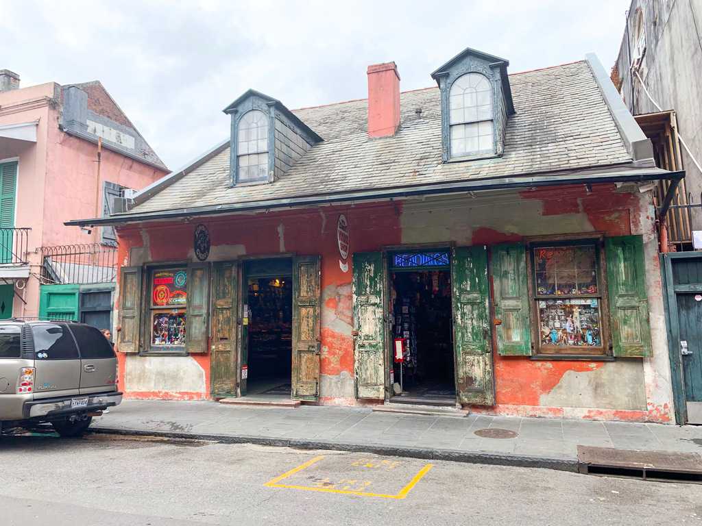 Stop by and see a voodoo house during you 3 days in new orleans itinerary