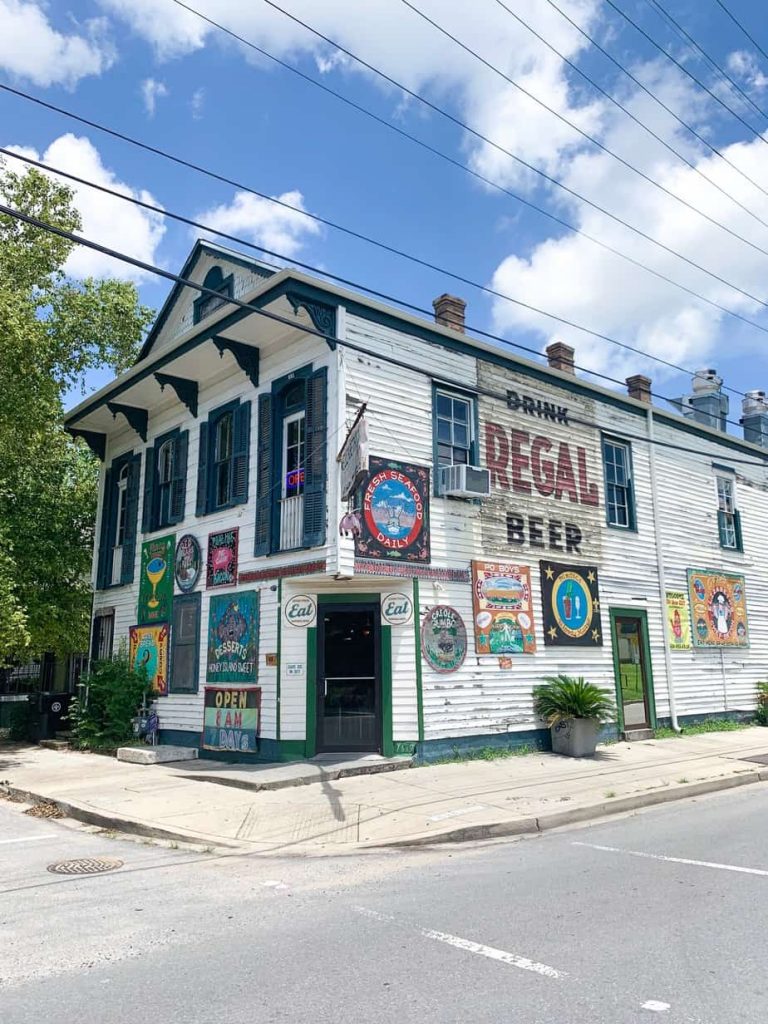 cute building in New Orleans