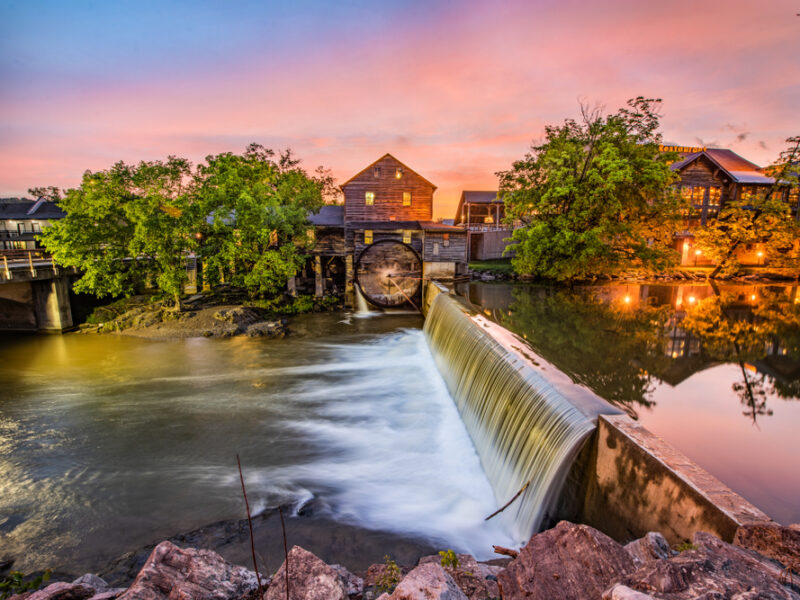 waterfall in pigeon forge tenneessee