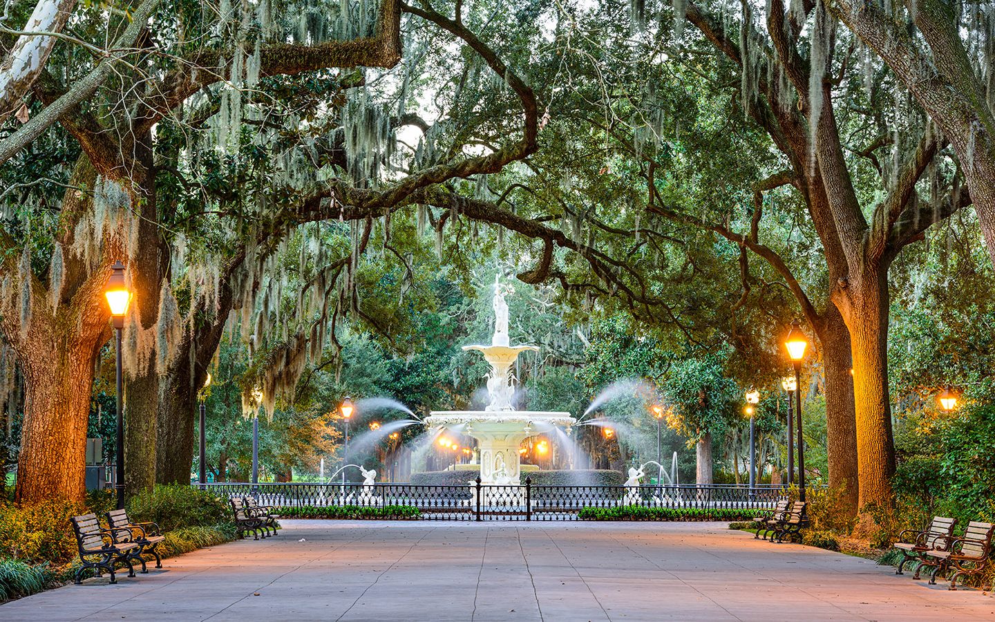 Fountain in Forsyth park, one of the best things to do in Savannah Georgia