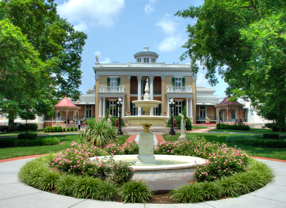 An Antebellum architecture home in Tennessee