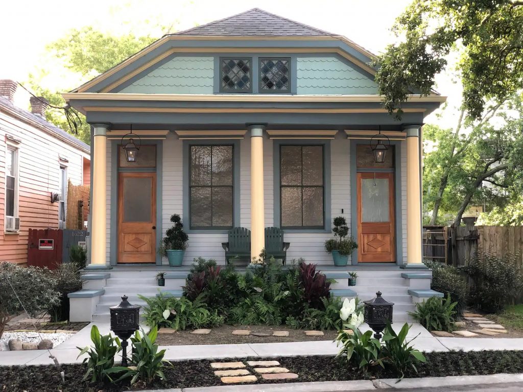 Photo of the front of Casita Gentilly, an airbnb in New Orleans.
