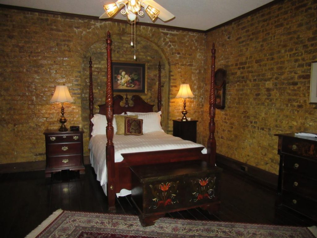 This charming bed and breakfast in Charleston is located in the historic French Quarter,