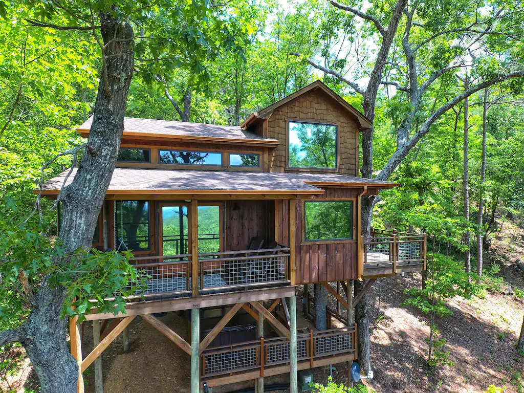 This treehouse is one of the prettiest VRBO in Georgia.