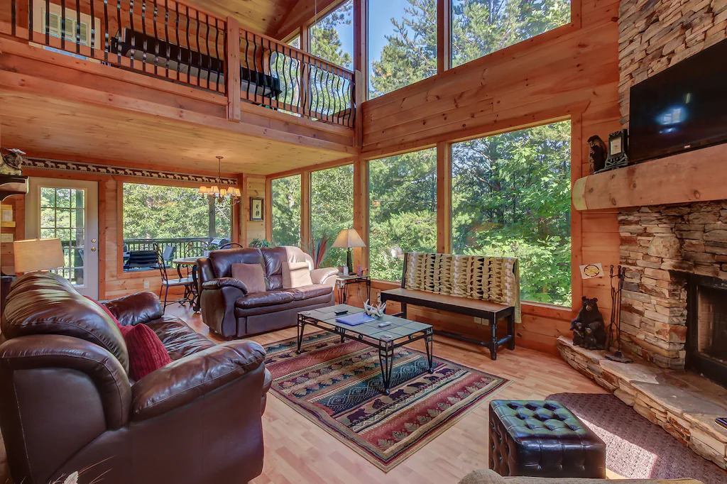 A cabin in Georgia is a great place for a vacation.