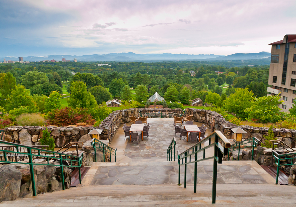 Grove Park Inn's beautiful views might outweigh the ghosts.