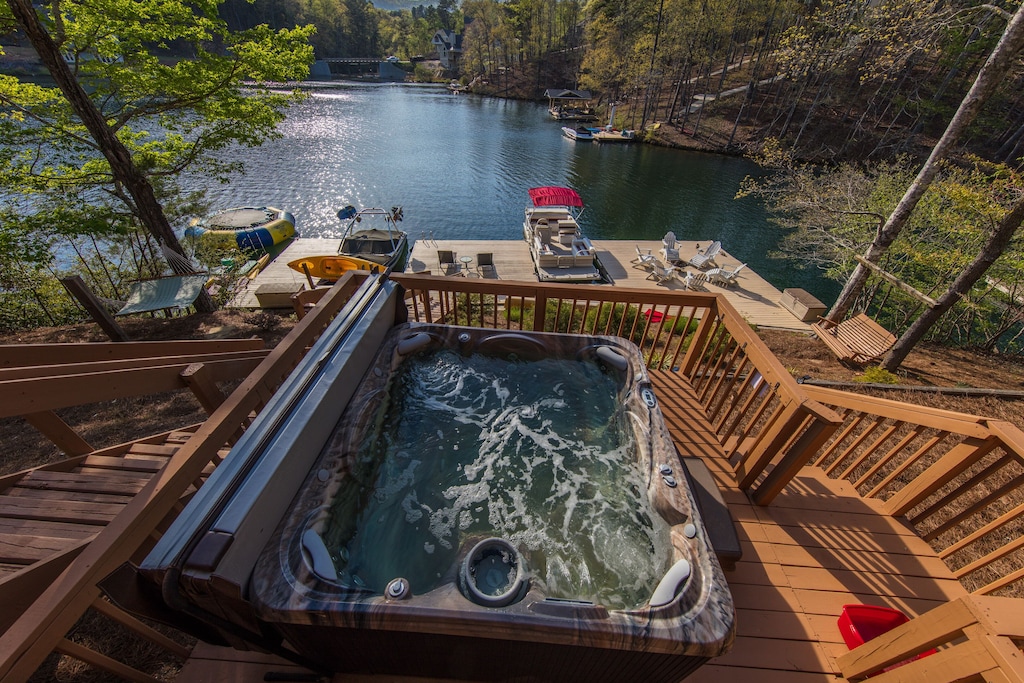 There is an awesome hot tub at this VRBO in Georgia.