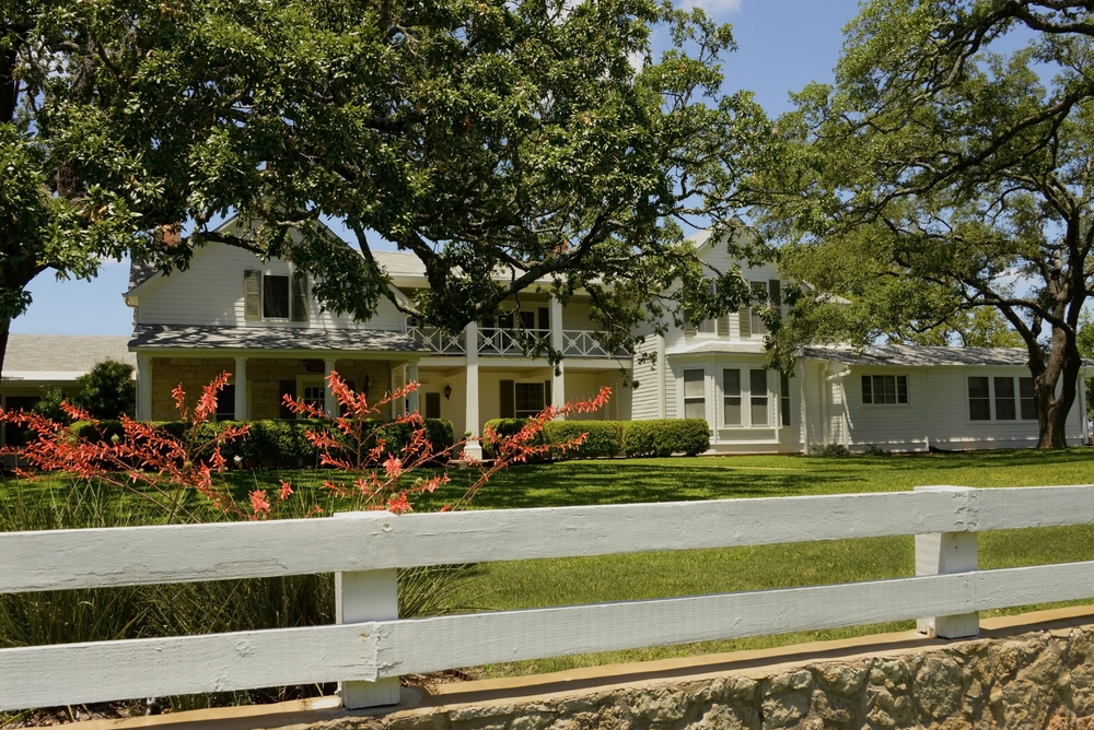 A photo of the house often known as the Texas Whitehouse