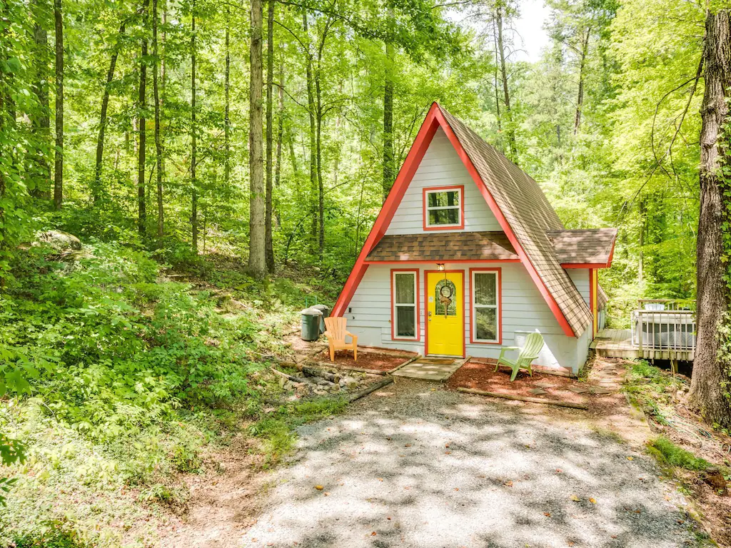 The Windsong Chalet is a great place for a romantic getaway in Georgia.