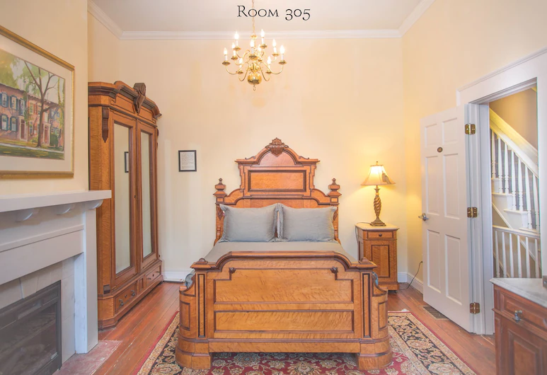 A beautiful wooden bed in a hotel room in a bed and breakfast in savannah