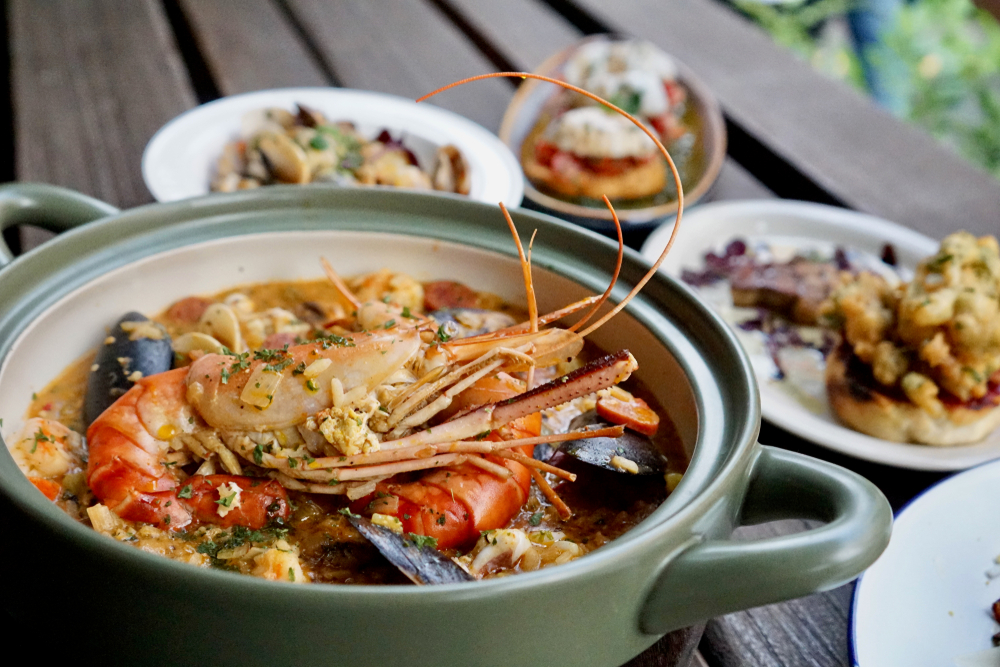 a pot of cajun and creole food black owned restaurants in new orleans