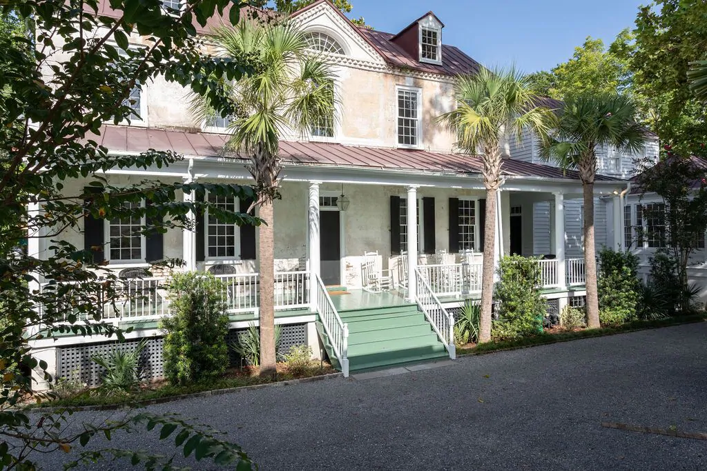 A photo of a stunning VRBO in Charleston.