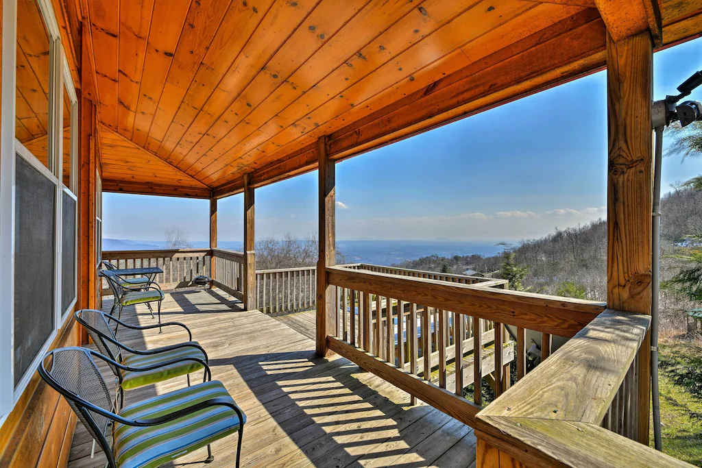 This Virginia cabin has great views of the Blue Ridge Mountains.
