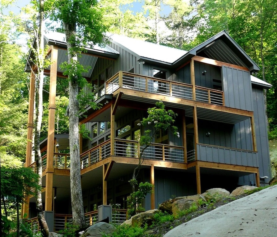 Come enjoy this modern riverfront treehouses in Georgia