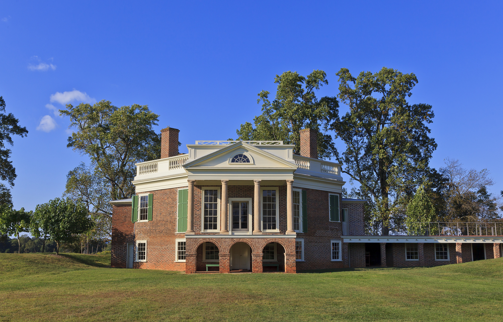 The house at Poplar Forest made of brick with columns.