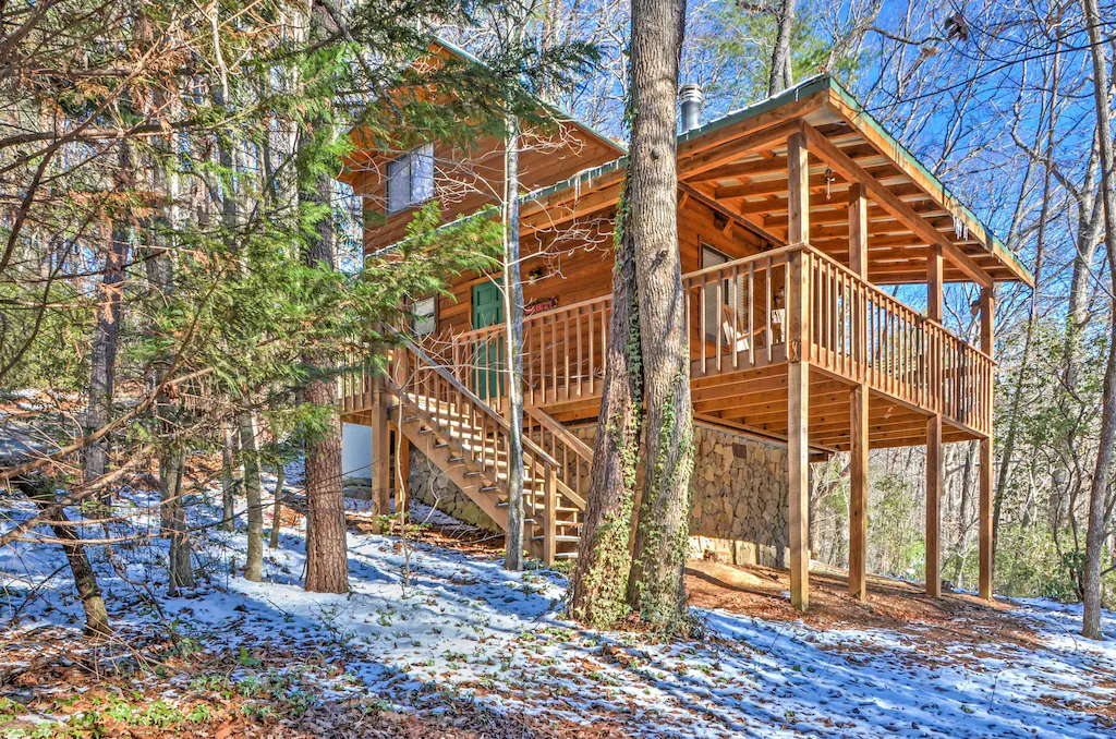 A lovely cabin in the woods in Helen