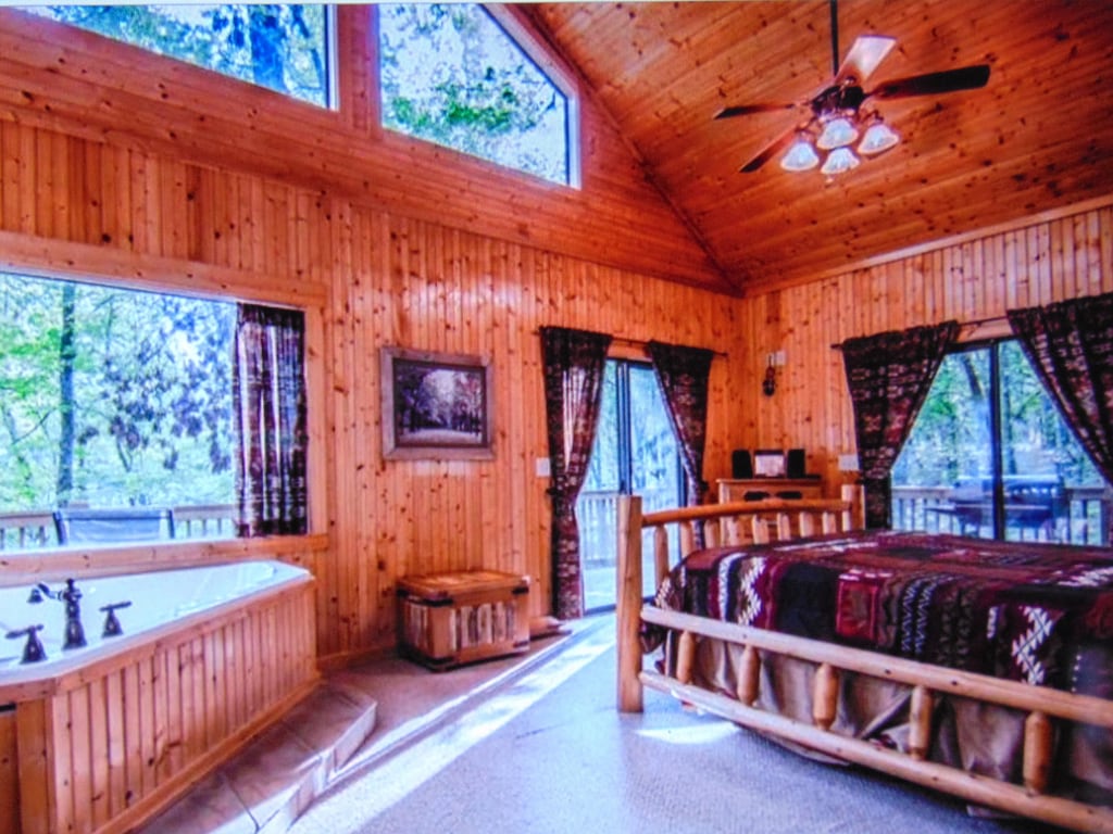 A beautiful bedroom in a cabin