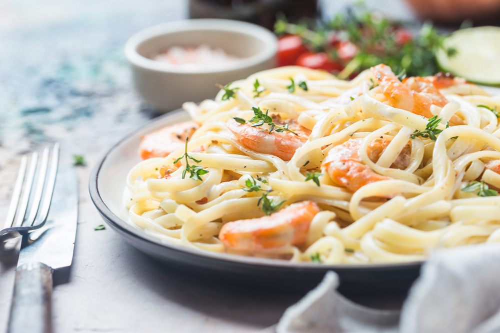 shrimp pasta with herbs on top