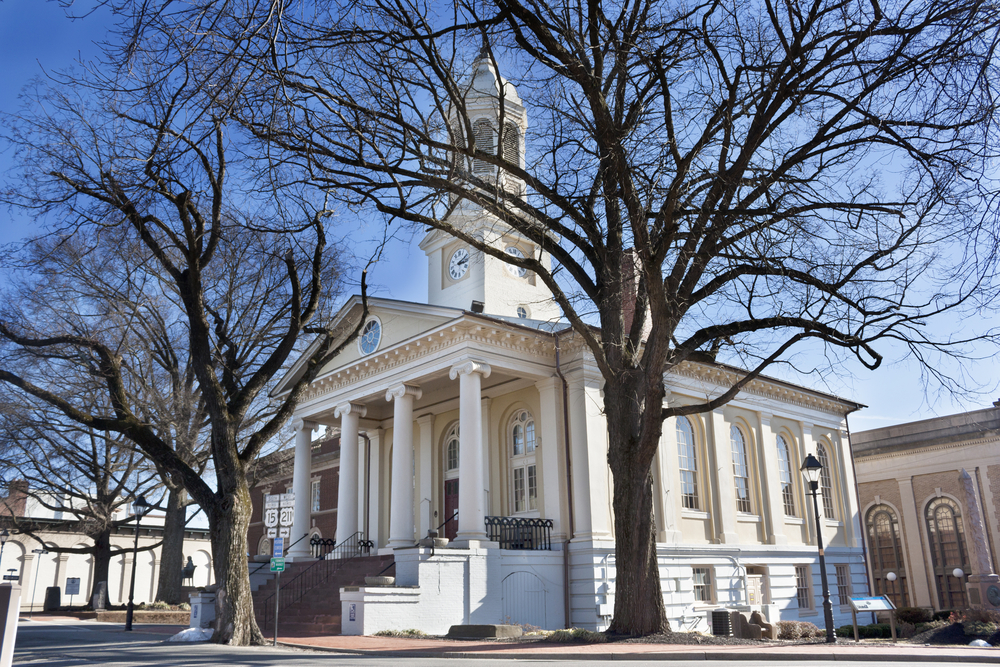 A white courthouse building Warrenton one of the small towns in Virginia
