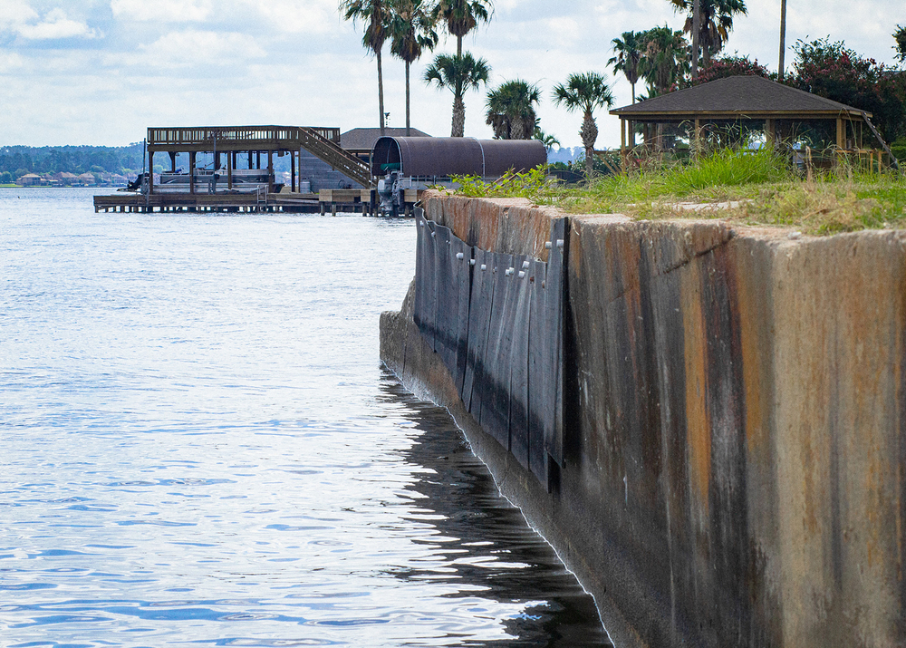 One of the main things to do in Conroe is visit Lake Conroe that has a boat dock, picnic pavilions and planted palm trees.