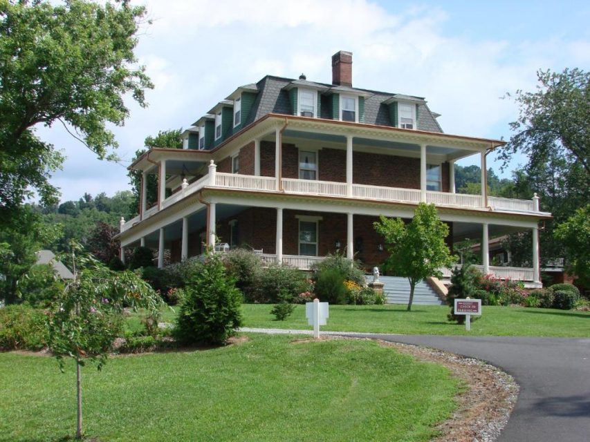 12 Gorgeous Bed And Breakfasts In Asheville NC Southern Trippers   Bed And Breakfasts In Asheville Reynolds Booking 853x640 