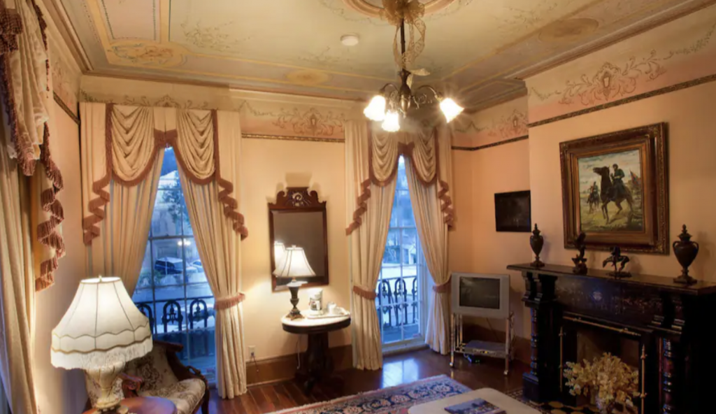 the Inn is located on East President Street and is actually the oldest hotel in Savannah. For that reason, it is incredibly popular amongst tourists, history buffs, and paranormal experts alike. 