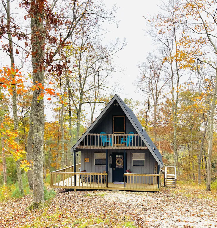 a frame cabins in kentucky with fall foliage