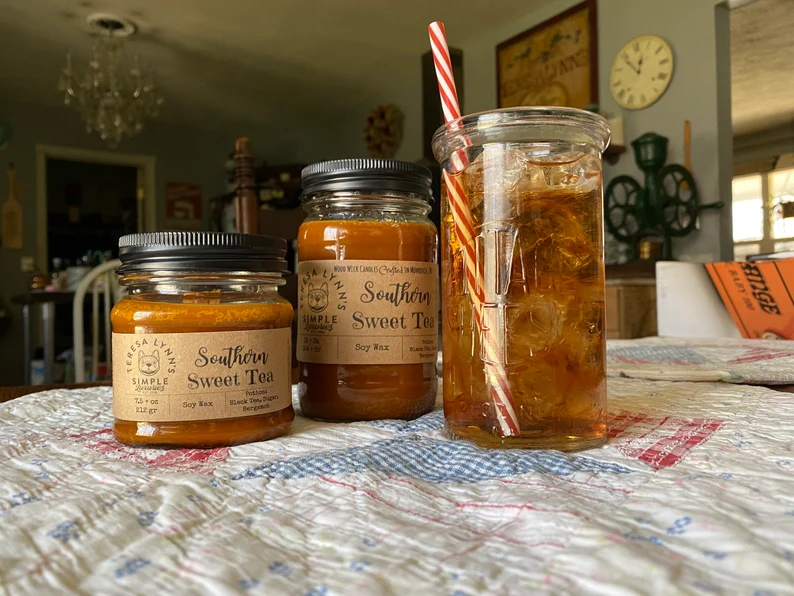 southern sweet tea candles in jars next to a tall glass of iced southern sweet tea some of the best southern gifts