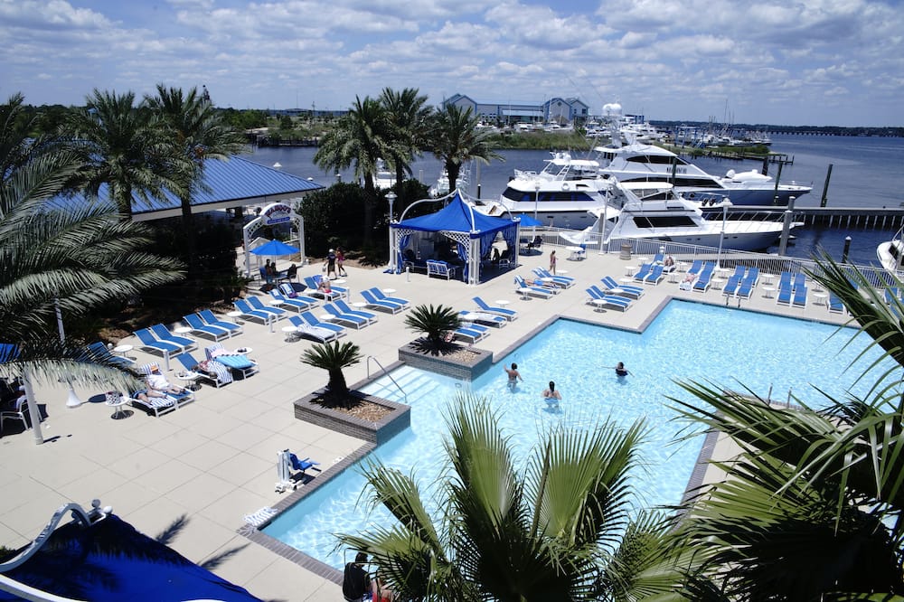 This sky-high view of the Palace Casino Resort shows that all resorts in Mississippi do have cool facilities, like this large outdoor pool that overlook a marina and large boats! 