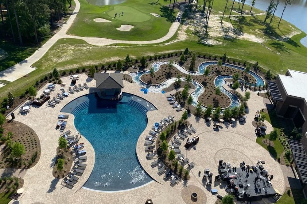 The resorts in Mississippi have amazing pools, like this one at the Sheraton Flowood, which has a lazy river that is next to their golf course!