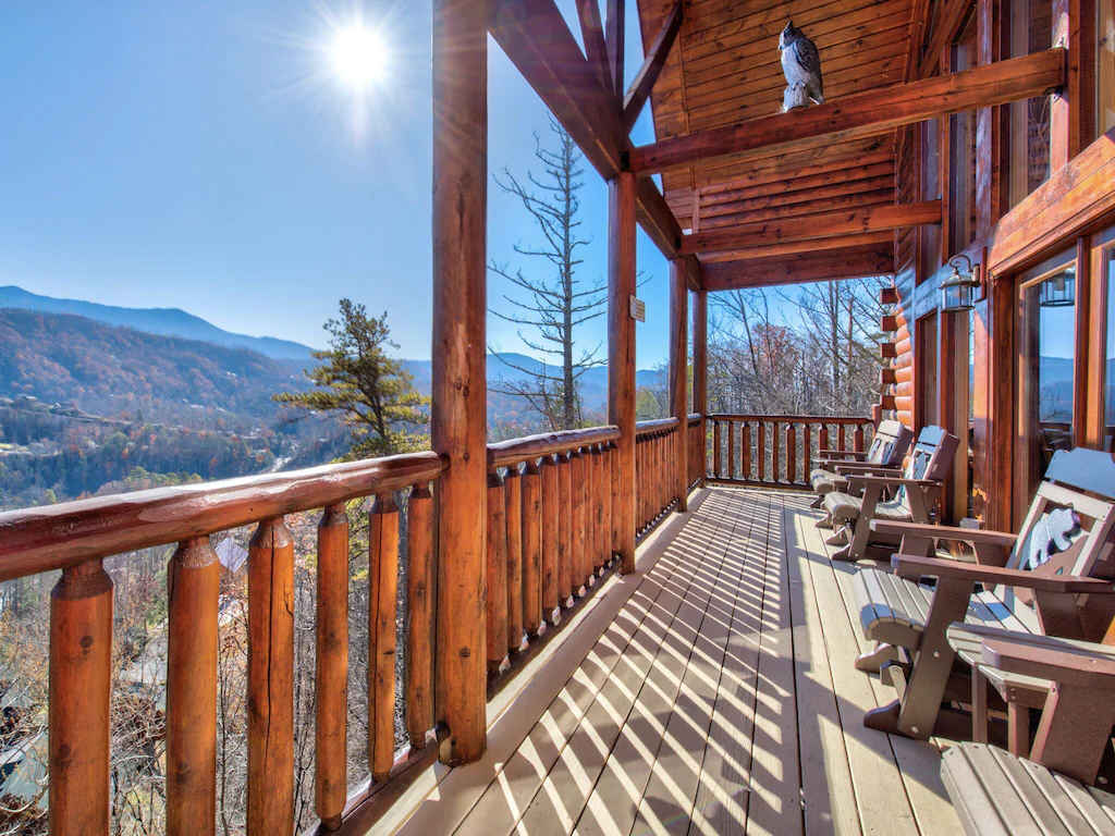 Balcony of the log Bear's Eye View cabin over looking the mountains.