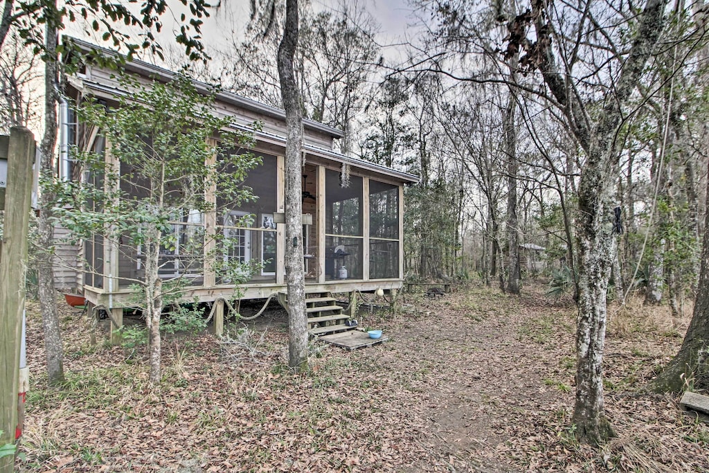 cabin in woods with screened in porch