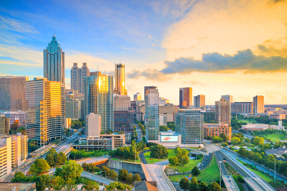 The city scape of Atlanta in the golden hour just reminds us of how perfect a date night in Atlanta can be.