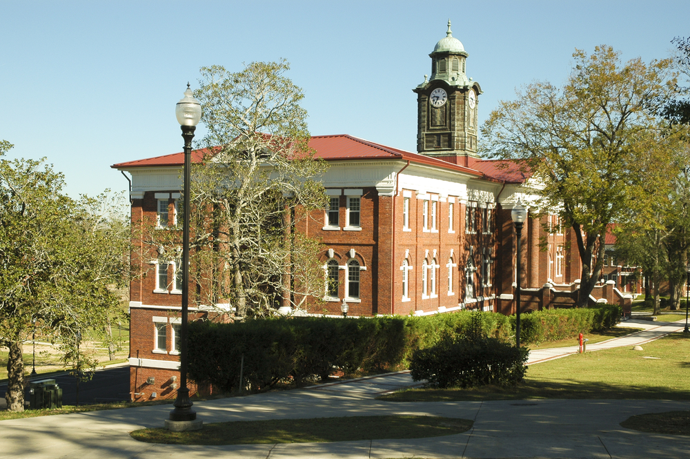 The Tuskegee Institute National Historic Site showing a red brick school buiding