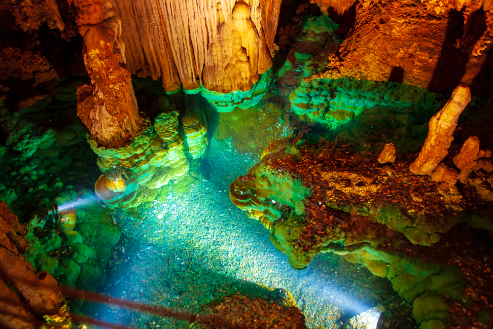 Aqua blue reflective underground pool in Luray Caverns