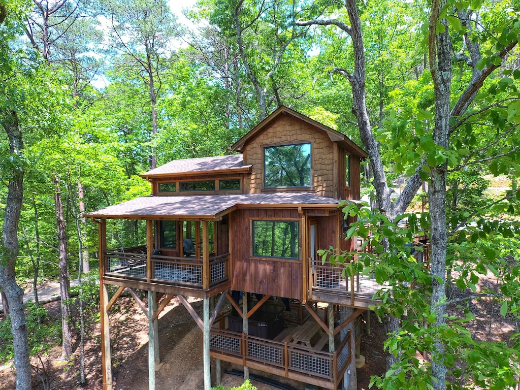View of the outside of this multi-story Georgia Treehouse, surrounded by lovely old growth trees. 