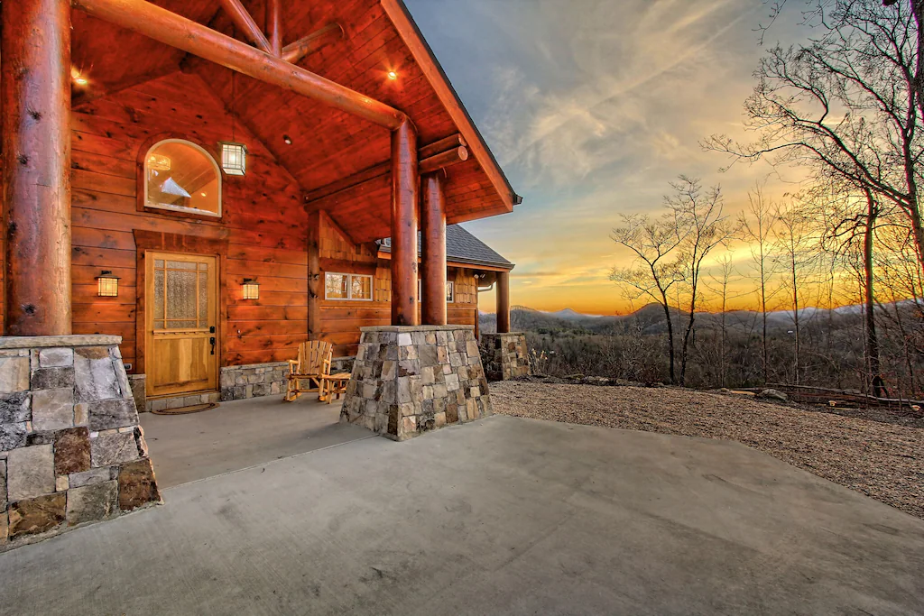 Photo of Kleinhaus, one of the best luxury cabins in Georgia. 