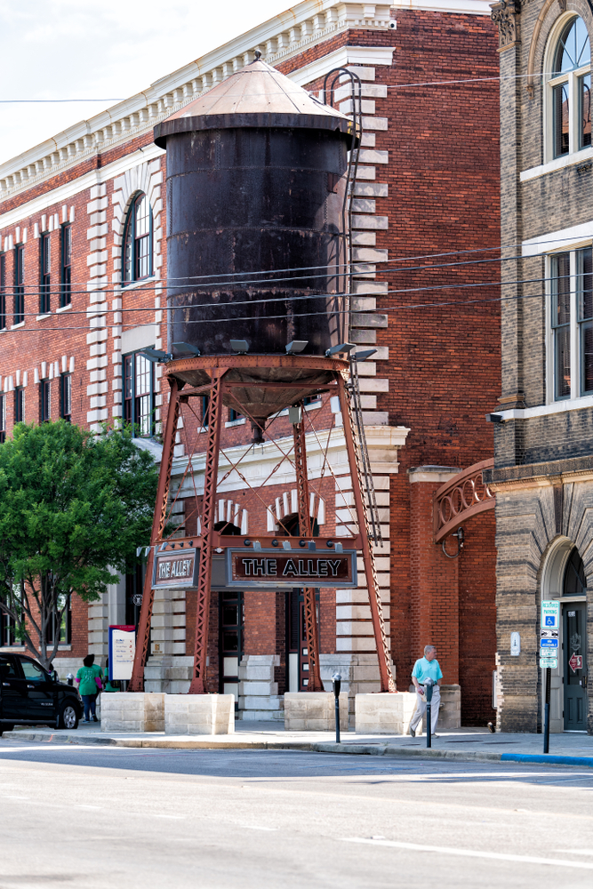 Alley Entertainment District would be fun for the whole family