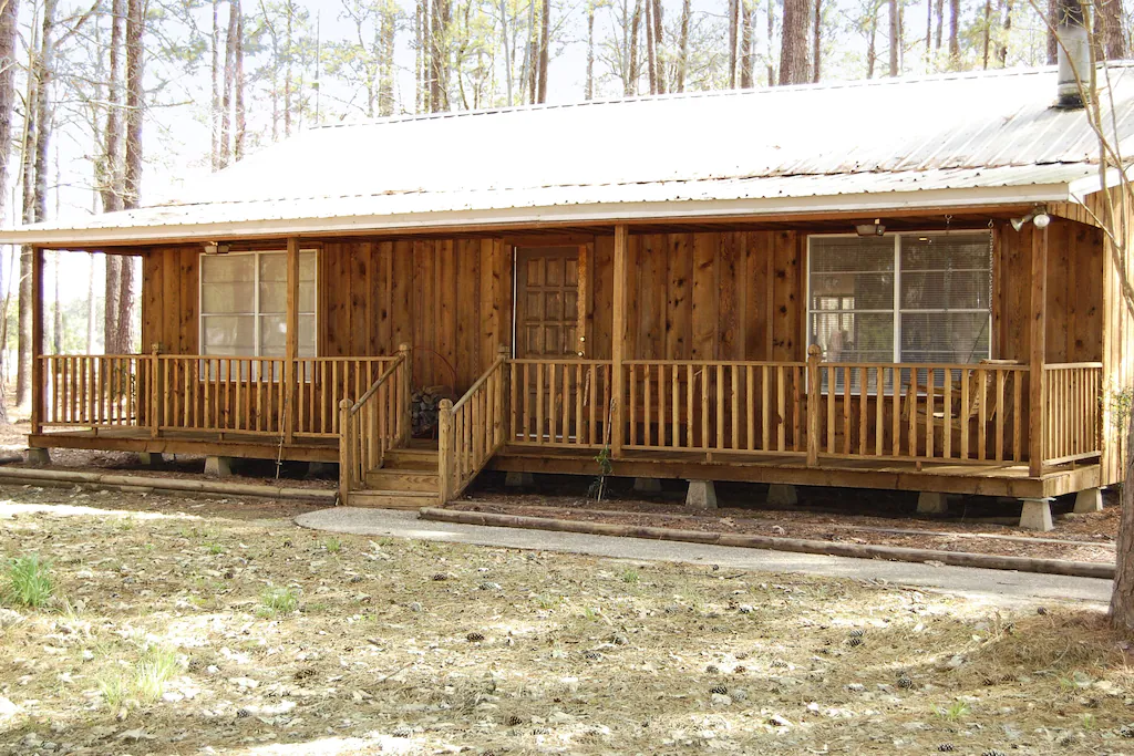 sunny cabins in louisiana located near the indian creek reservoir