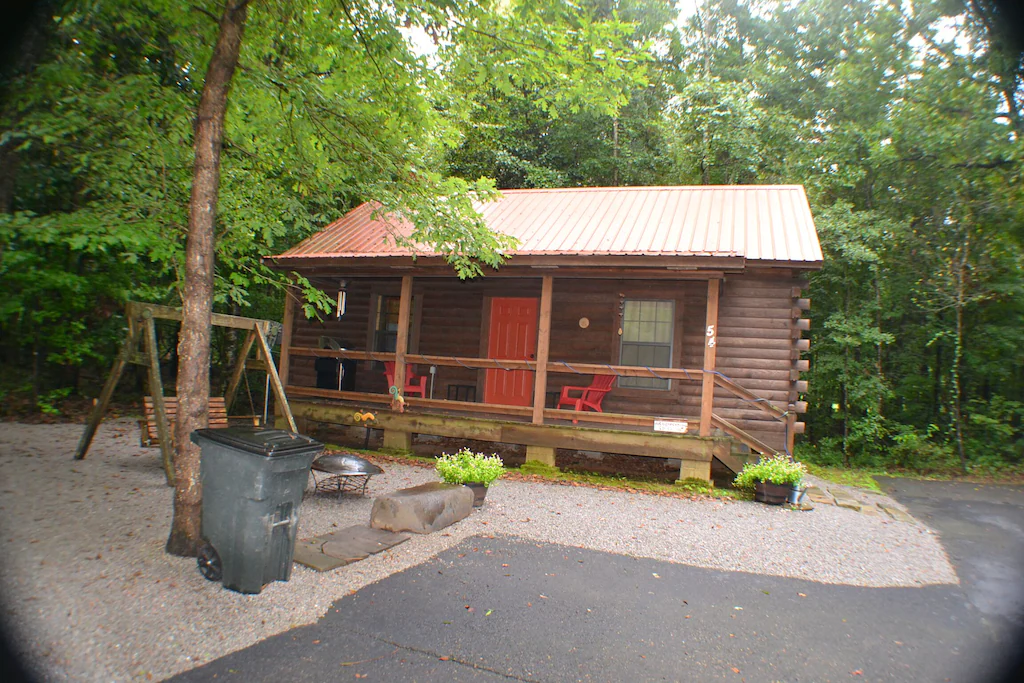 Log cabin rentals in Louisiana with great hunting ponds and fully stocked waters