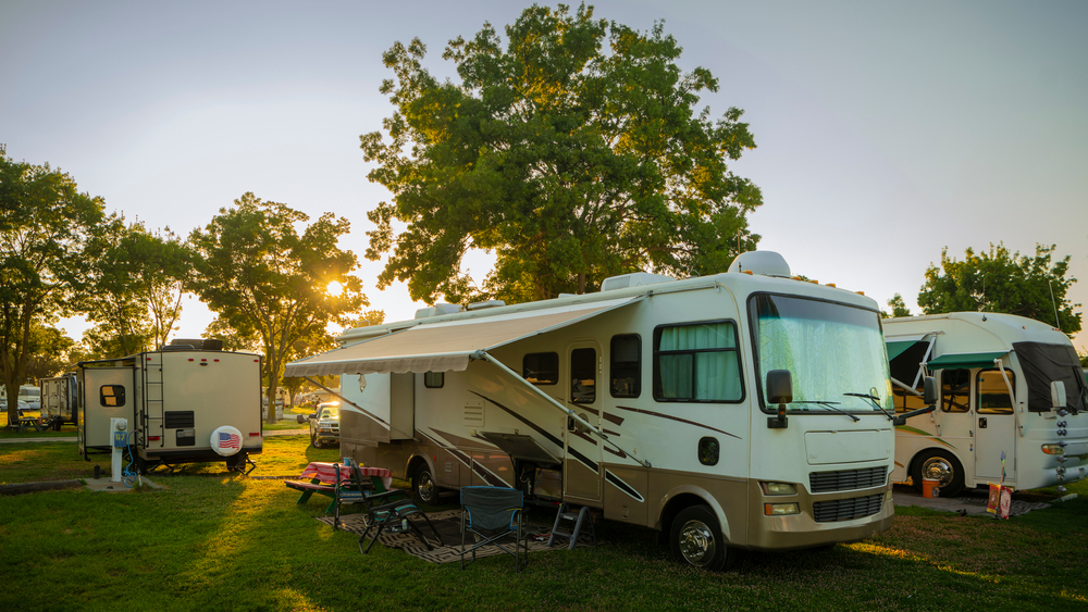 row of RVs at sunset at asheville bear creek RV park 