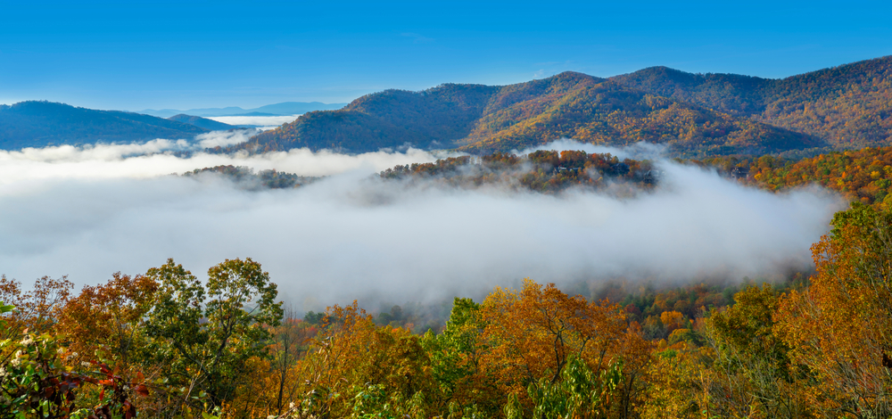 mountain range with clouds during fall, seen from mama gerties