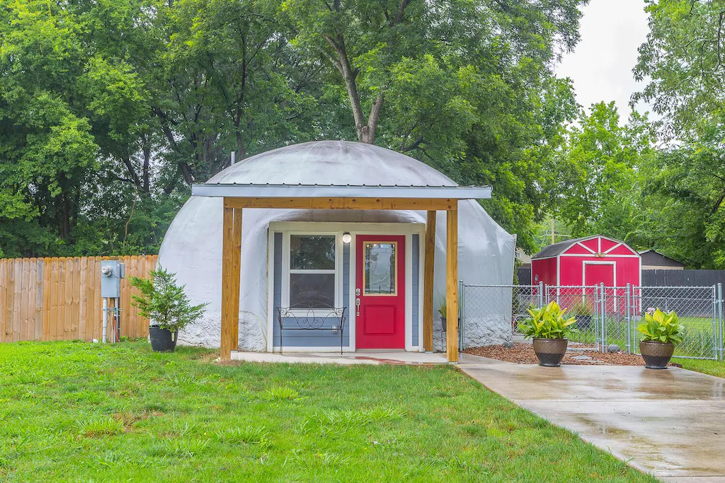 glamping in tennessee tent with red door