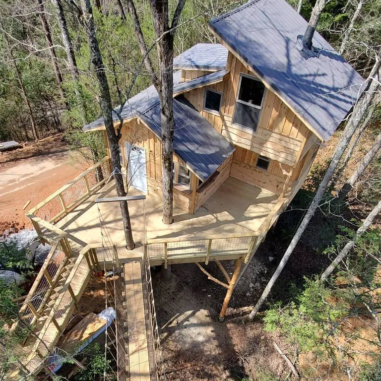 aerial photo of treehouse luxury treehouse cabin in tennessee
