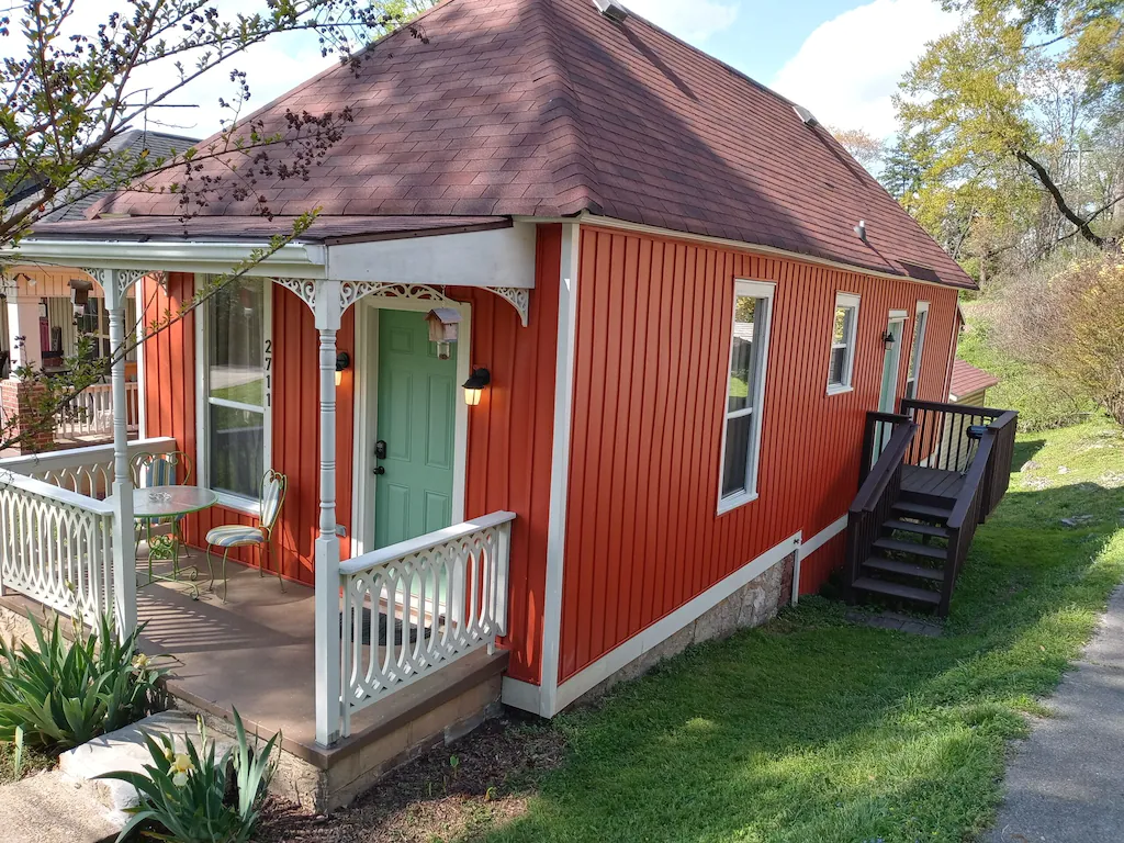 a red tiny home, a great place for glamping in tennessee