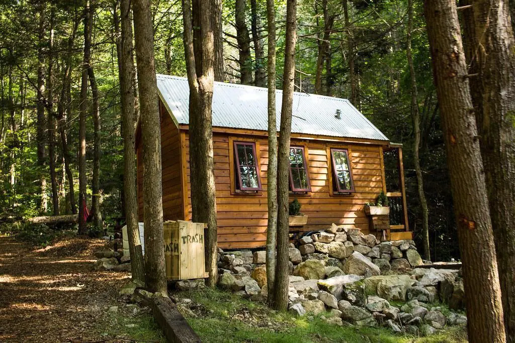 a tiny home cabin in the woods surrounded by nature for glamping in tennessee