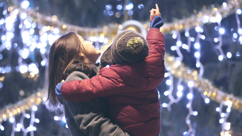 Christmas lights with a family 