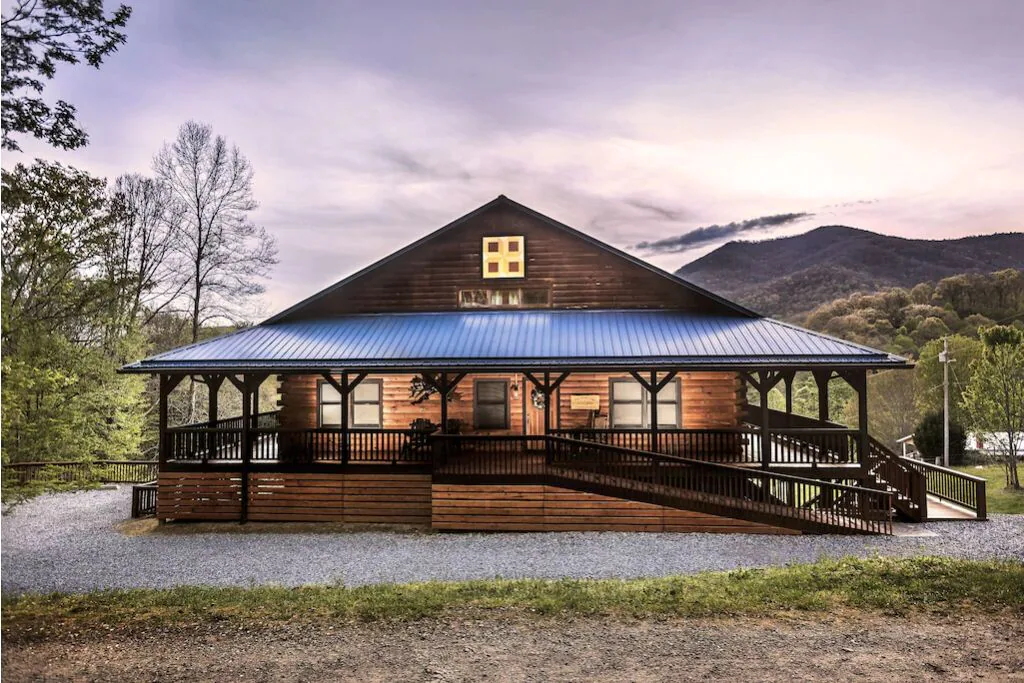 best cabins in Asheville blue moon lodge