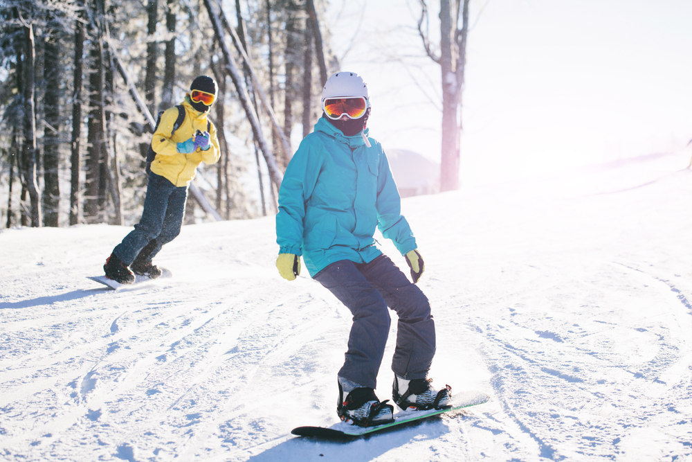 couple skiers 