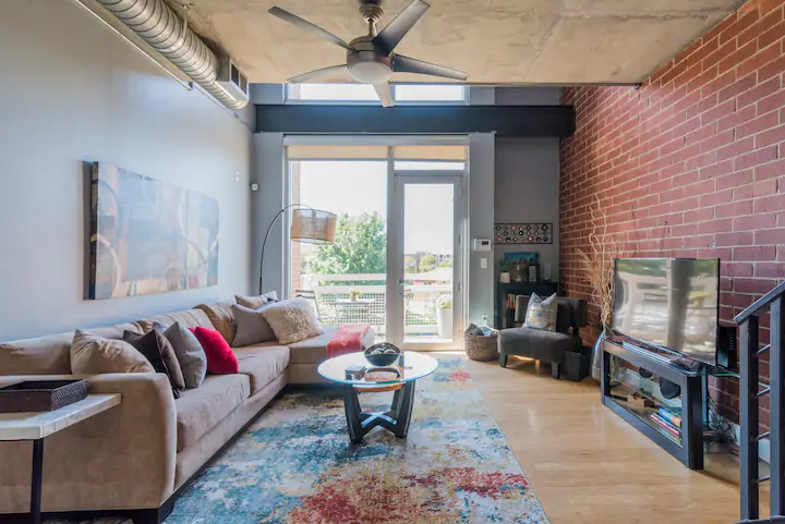 living room with views of skyline